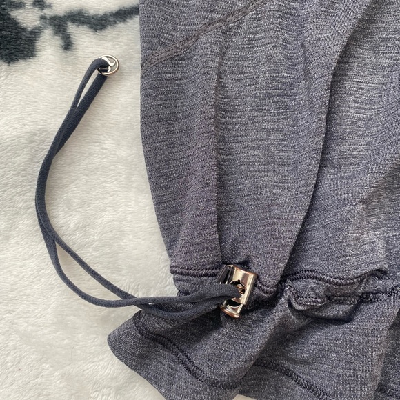 Lululemon XS Grey Built-in Bra Athletic Shirt - Picture 3 of 5
